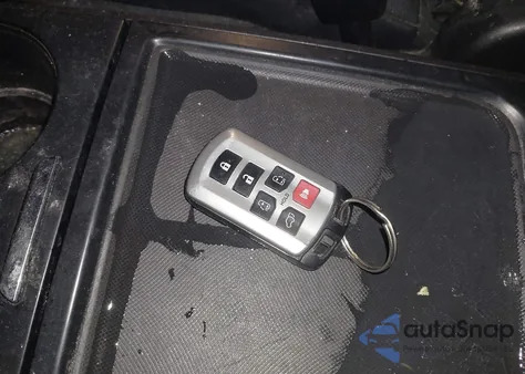 2015 Toyota Sienna Se 8 Passenger z USA, uszkodzony, nr VIN 5TDXK3DC8FS558621